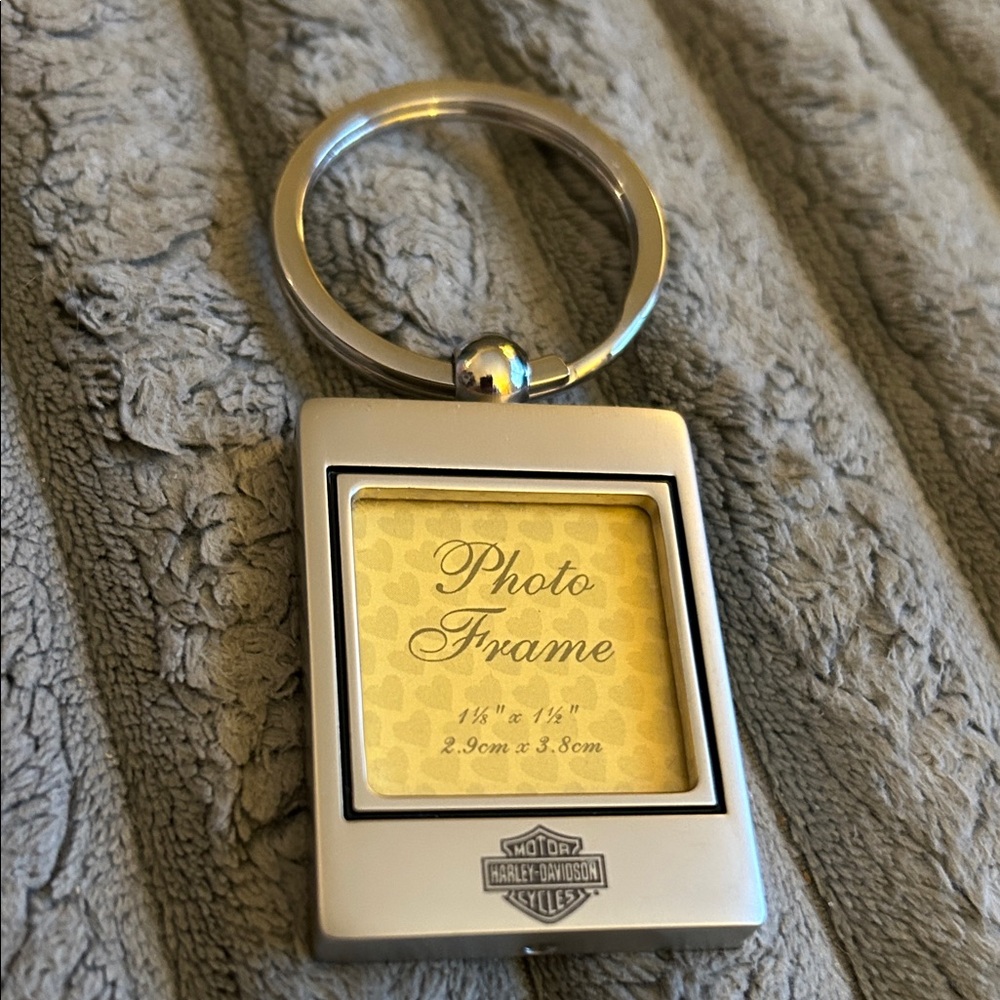 Harley-Davidson Key Ring Picture Frame Style Key Fob with Mirror Key Holder - Picture 3 of 9